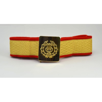 Cinturón de 5 cms. con galón de 4 cms. dorado con hebilla de lira con palmas